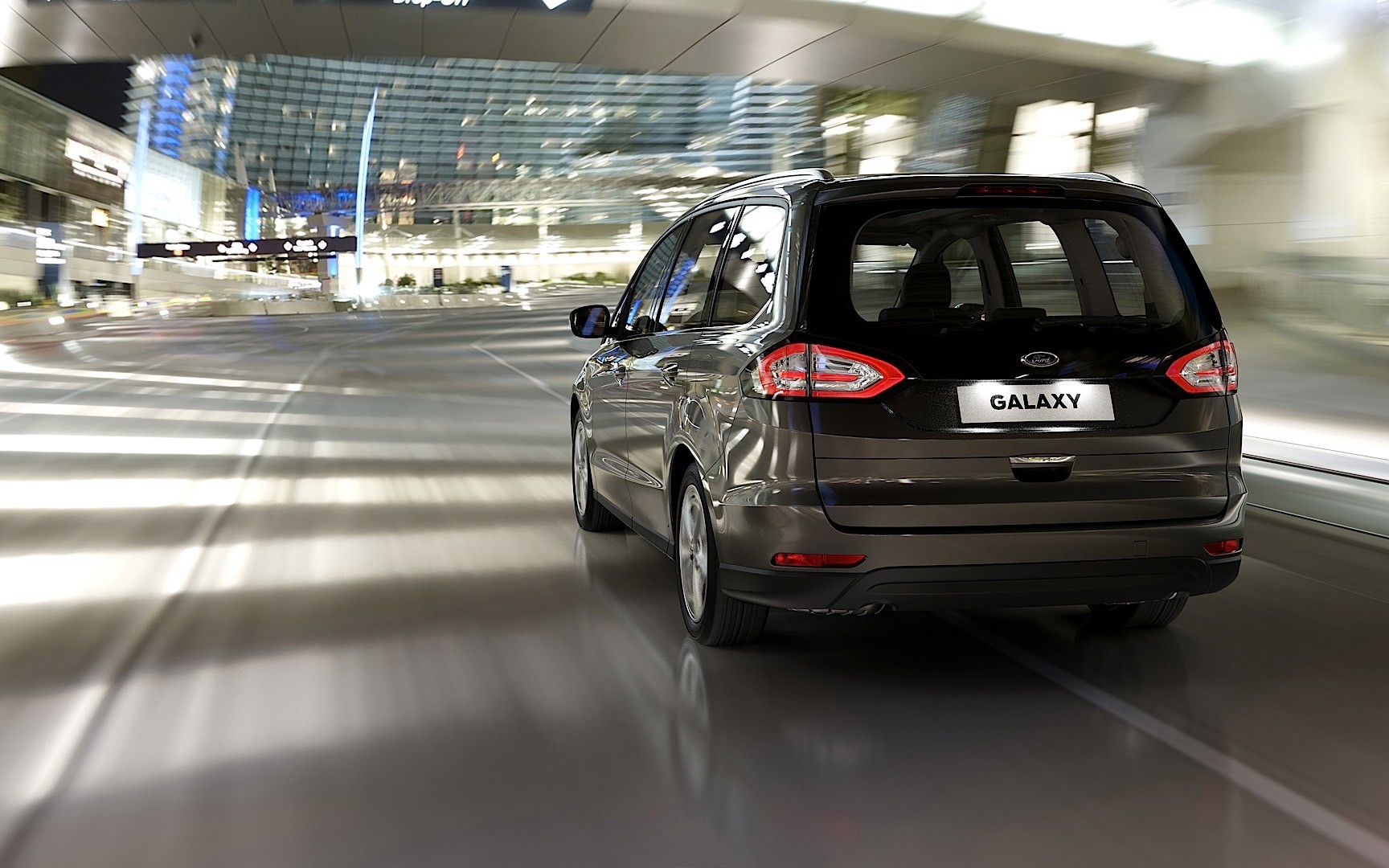 Ford Galaxy photo 10