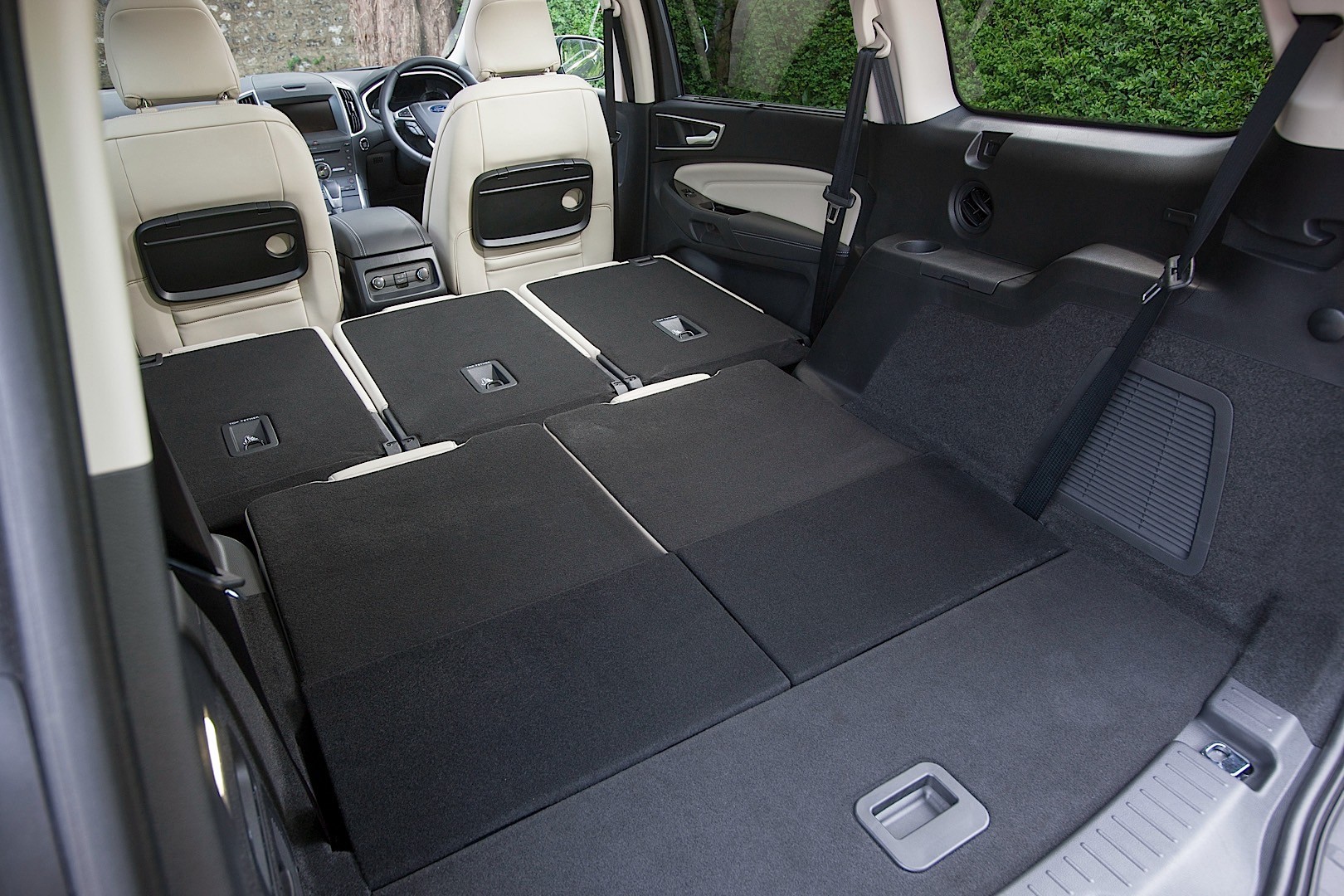 Ford Galaxy photo 45