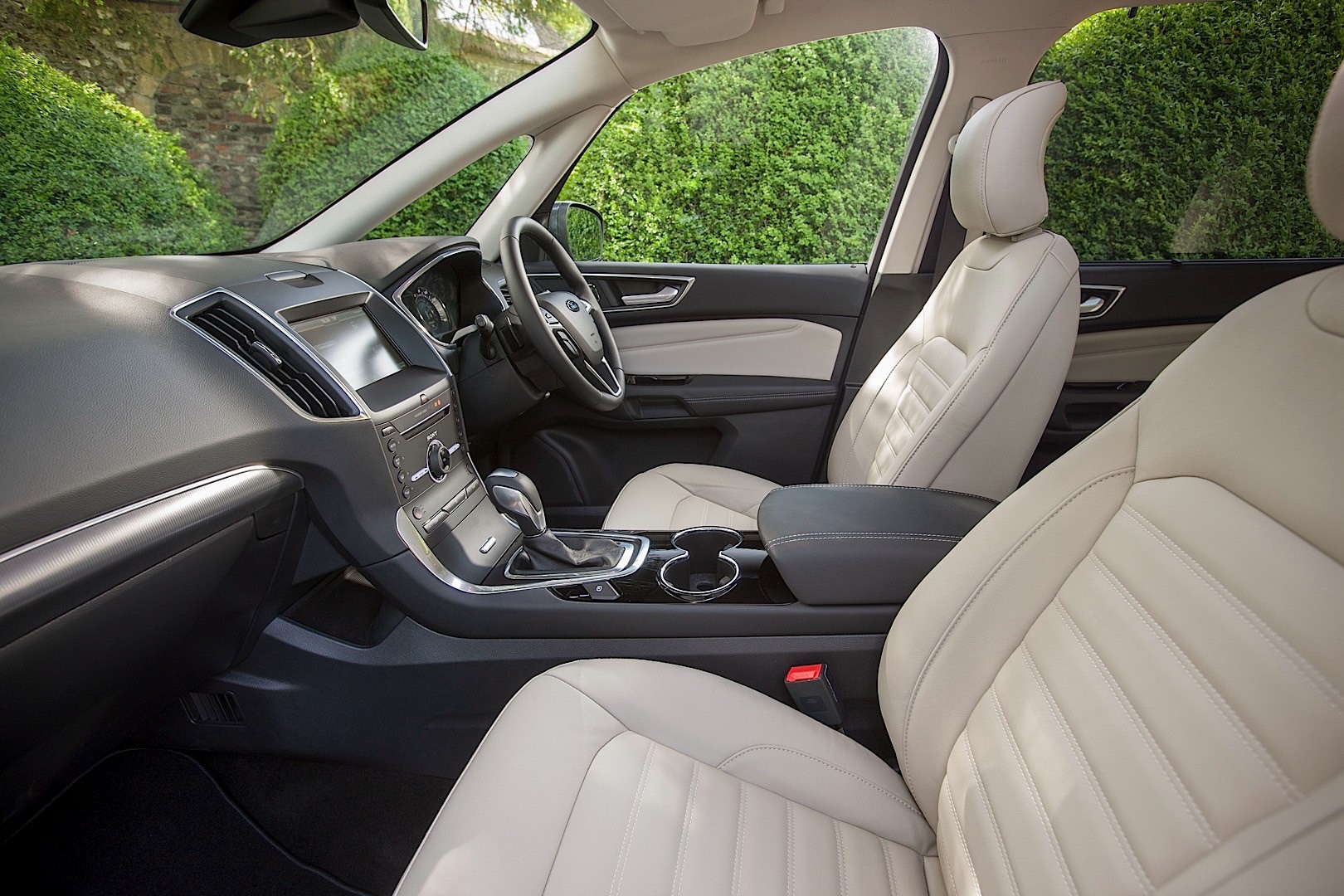 Ford Galaxy photo 46