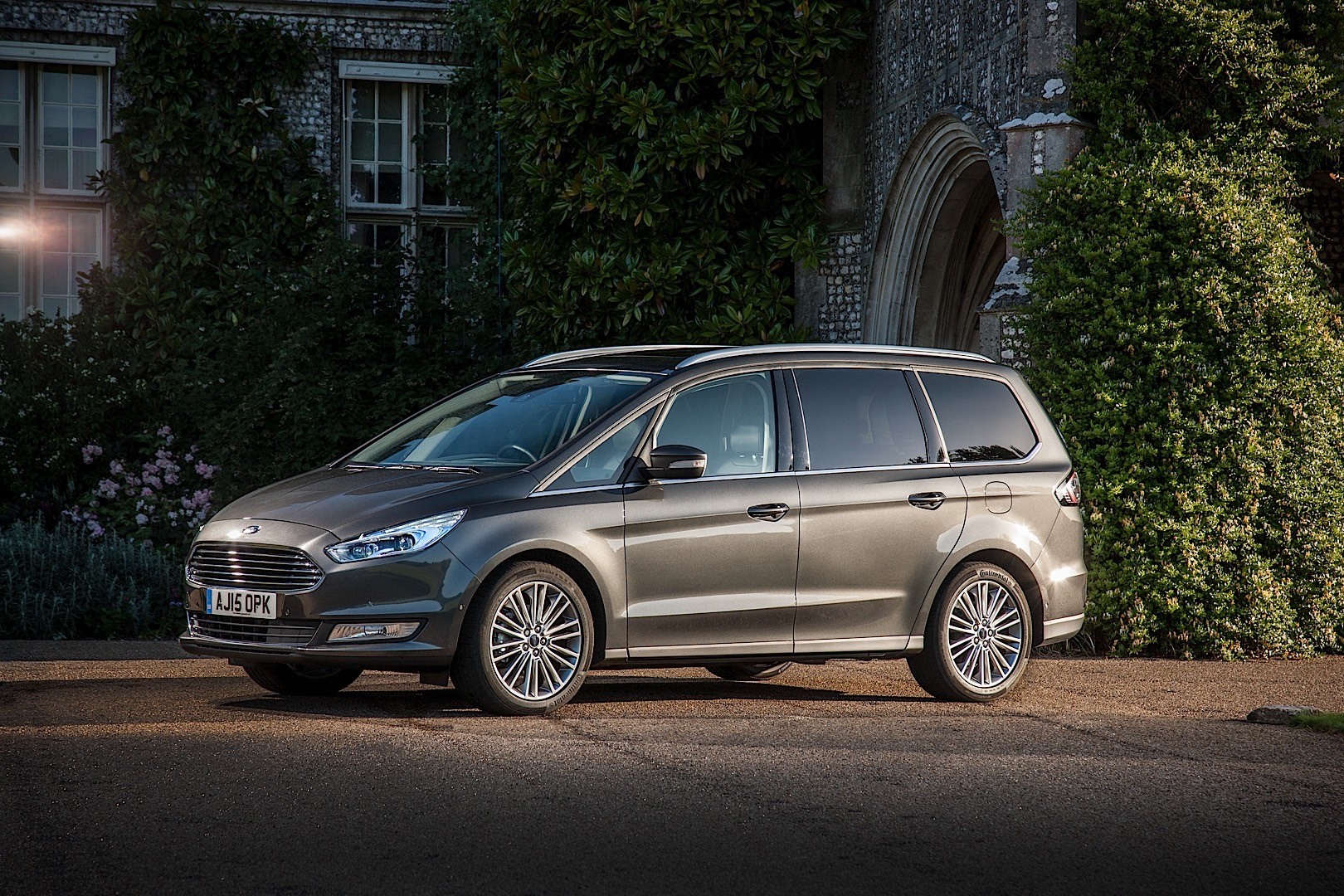 Ford Galaxy photo 17