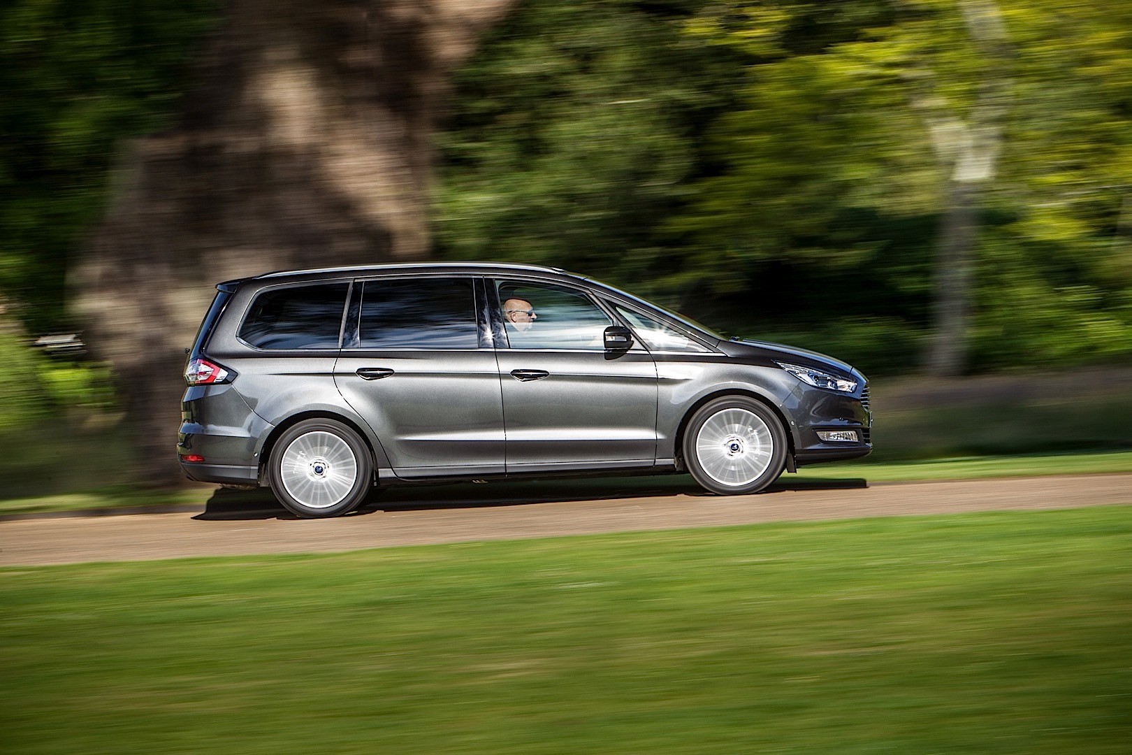 Ford Galaxy photo 34