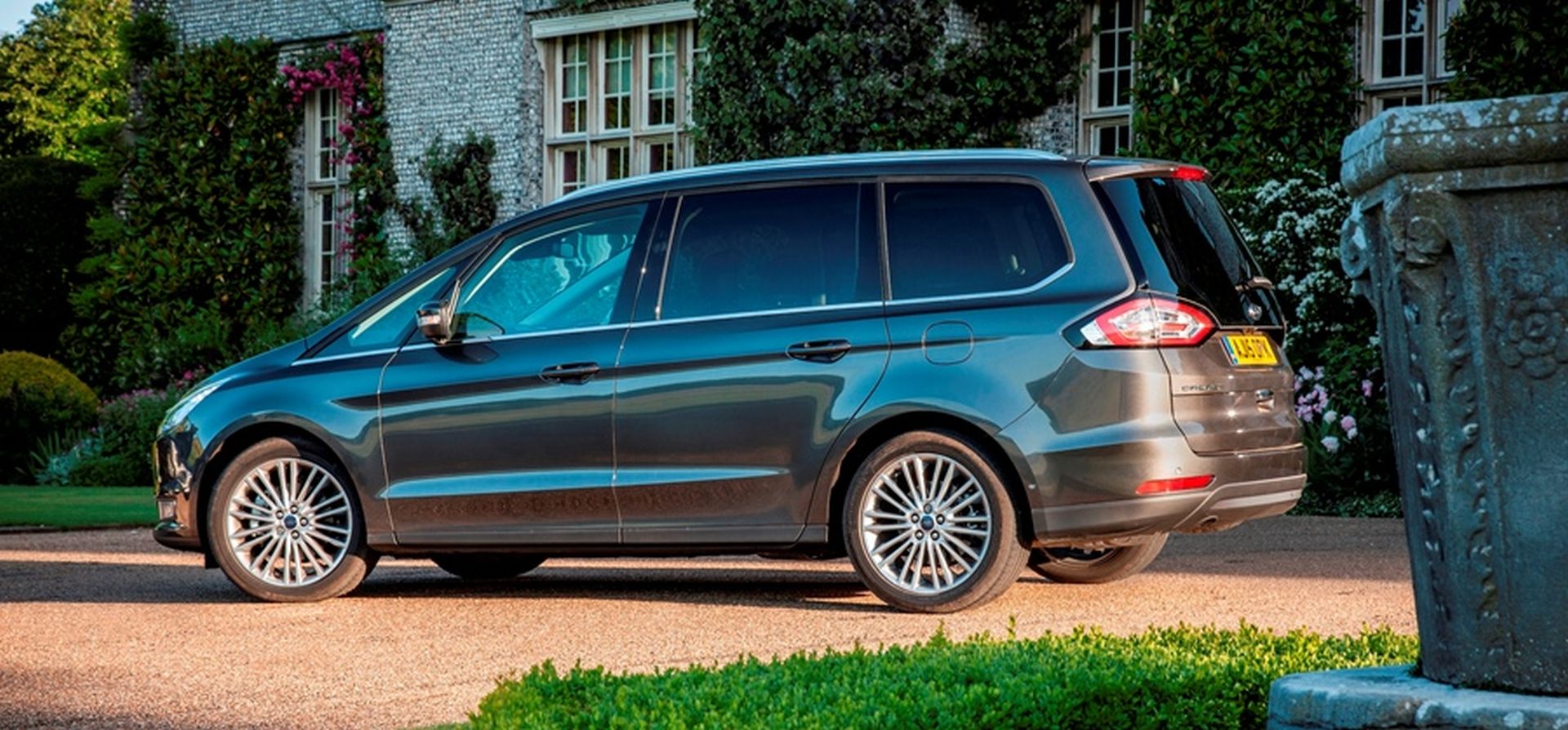Ford Galaxy photo 13