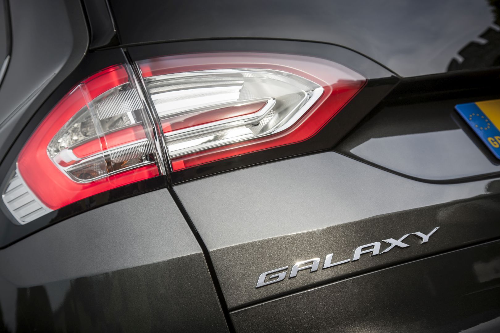 Ford Galaxy photo 16