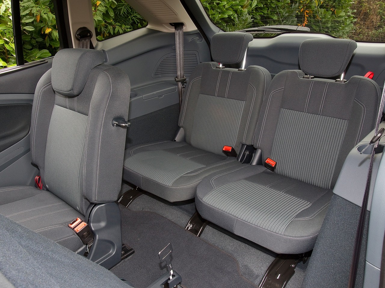 Ford Grand C-Max photo 55