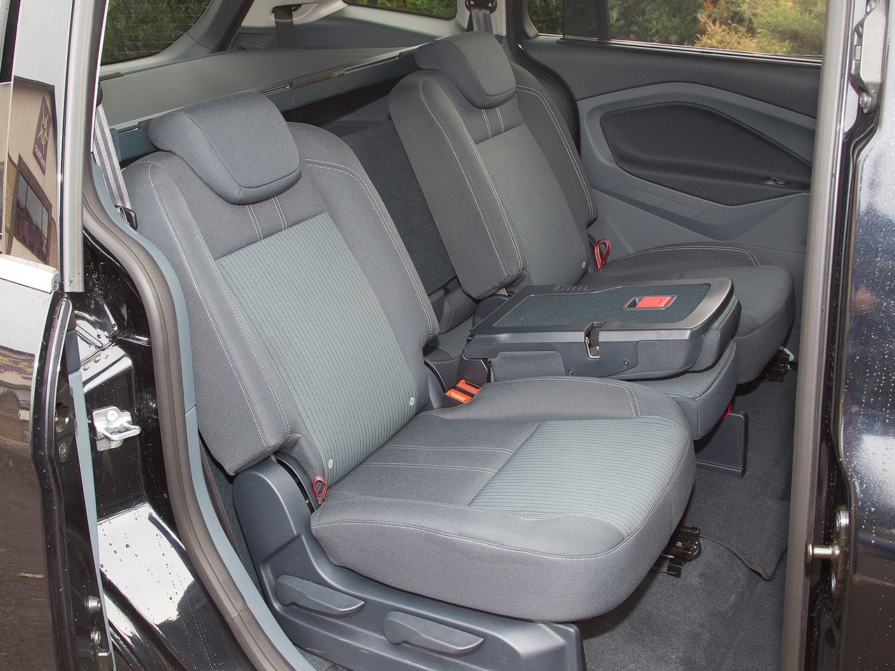 Ford Grand C-Max photo 56