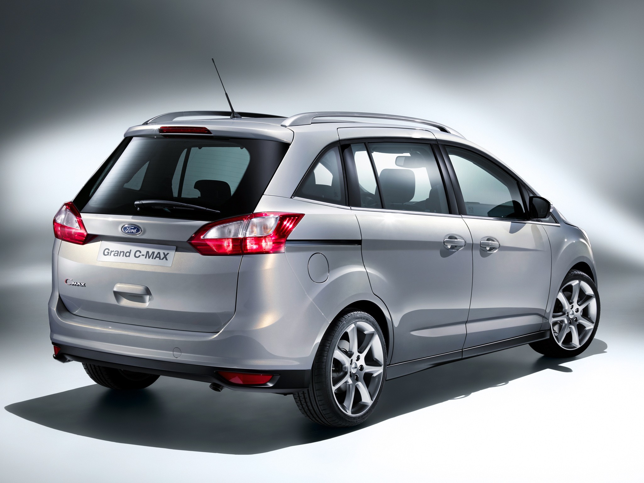 Ford Grand C-Max photo 8