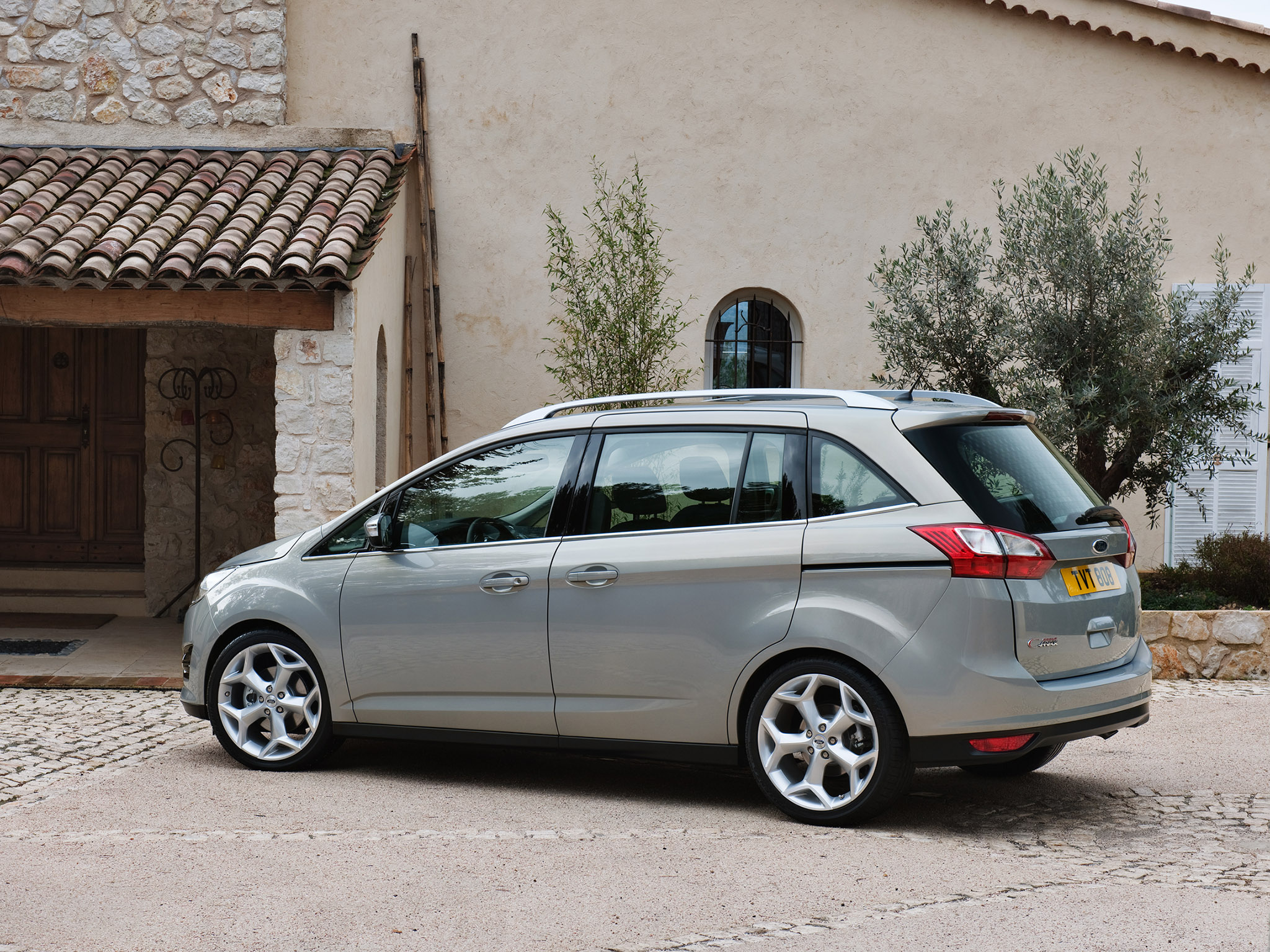 Ford Grand C-Max photo 14