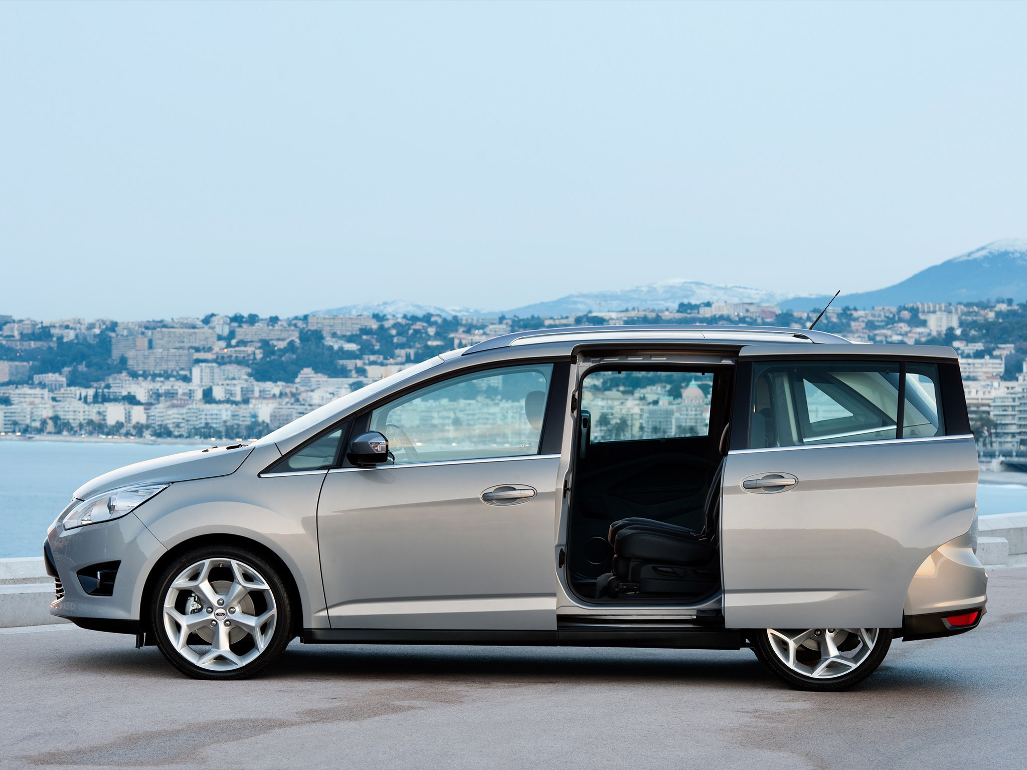 Ford Grand C-Max photo 15