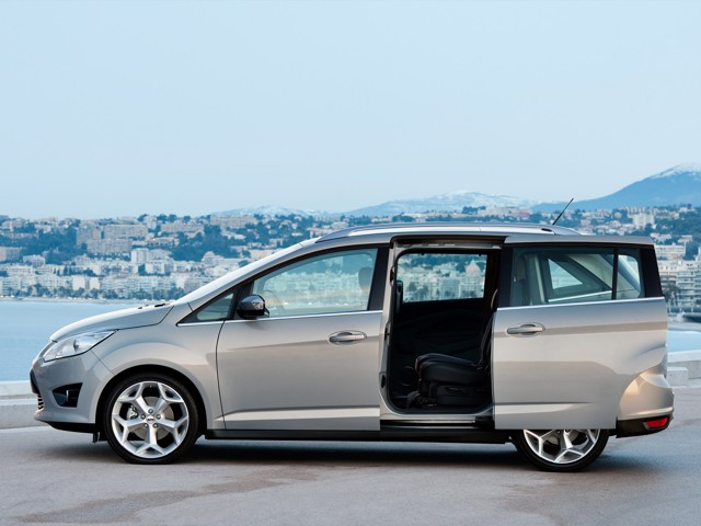 Ford Grand C-Max photo 15