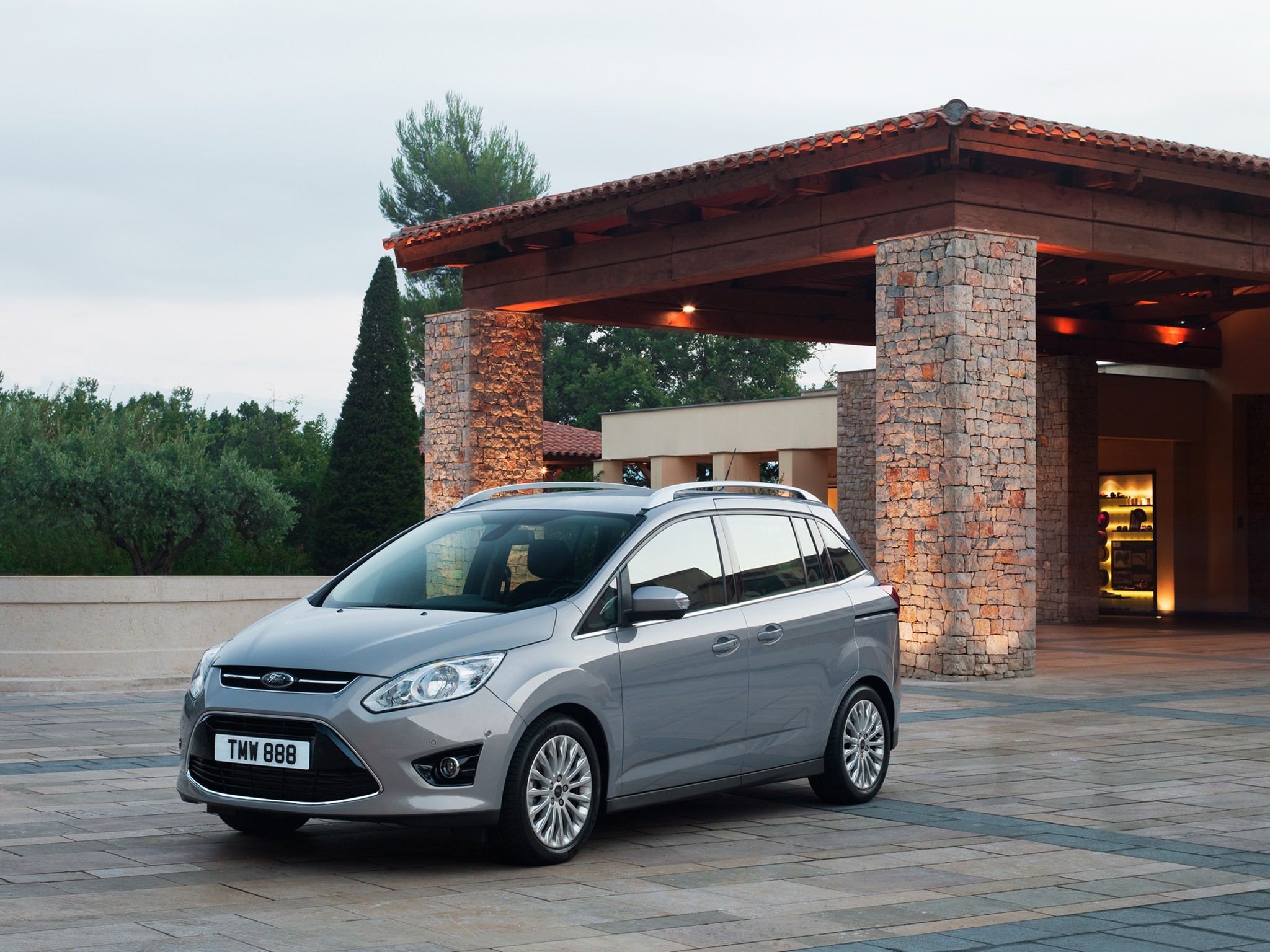 Ford Grand C-Max photo 16