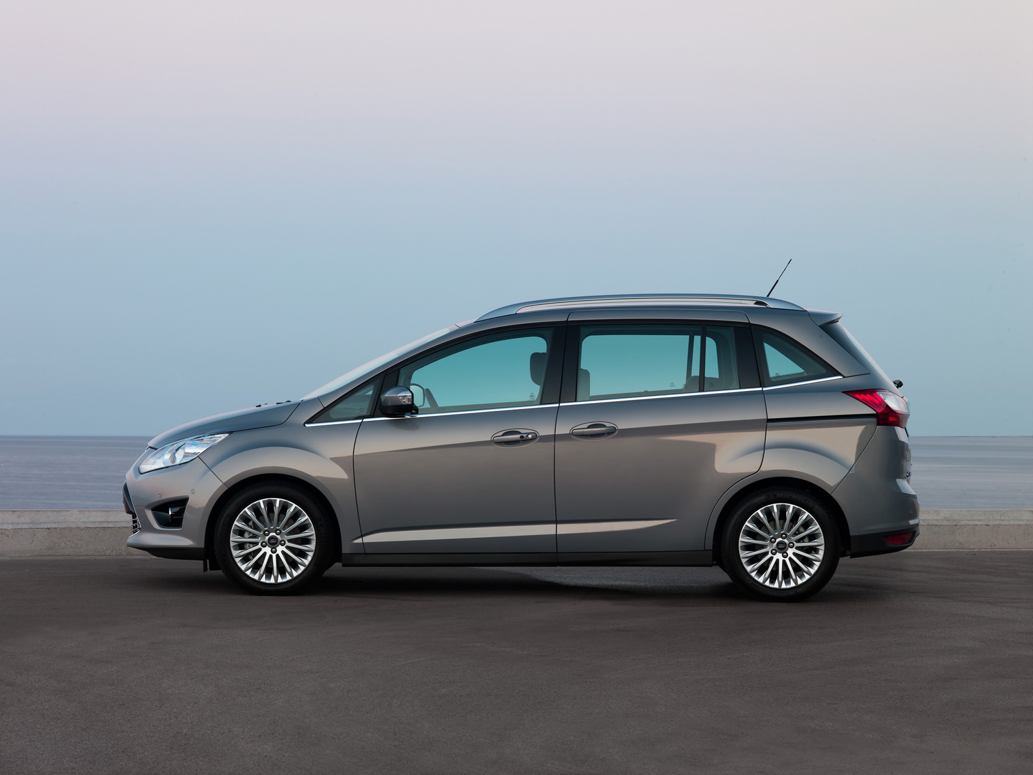 Ford Grand C-Max photo 19