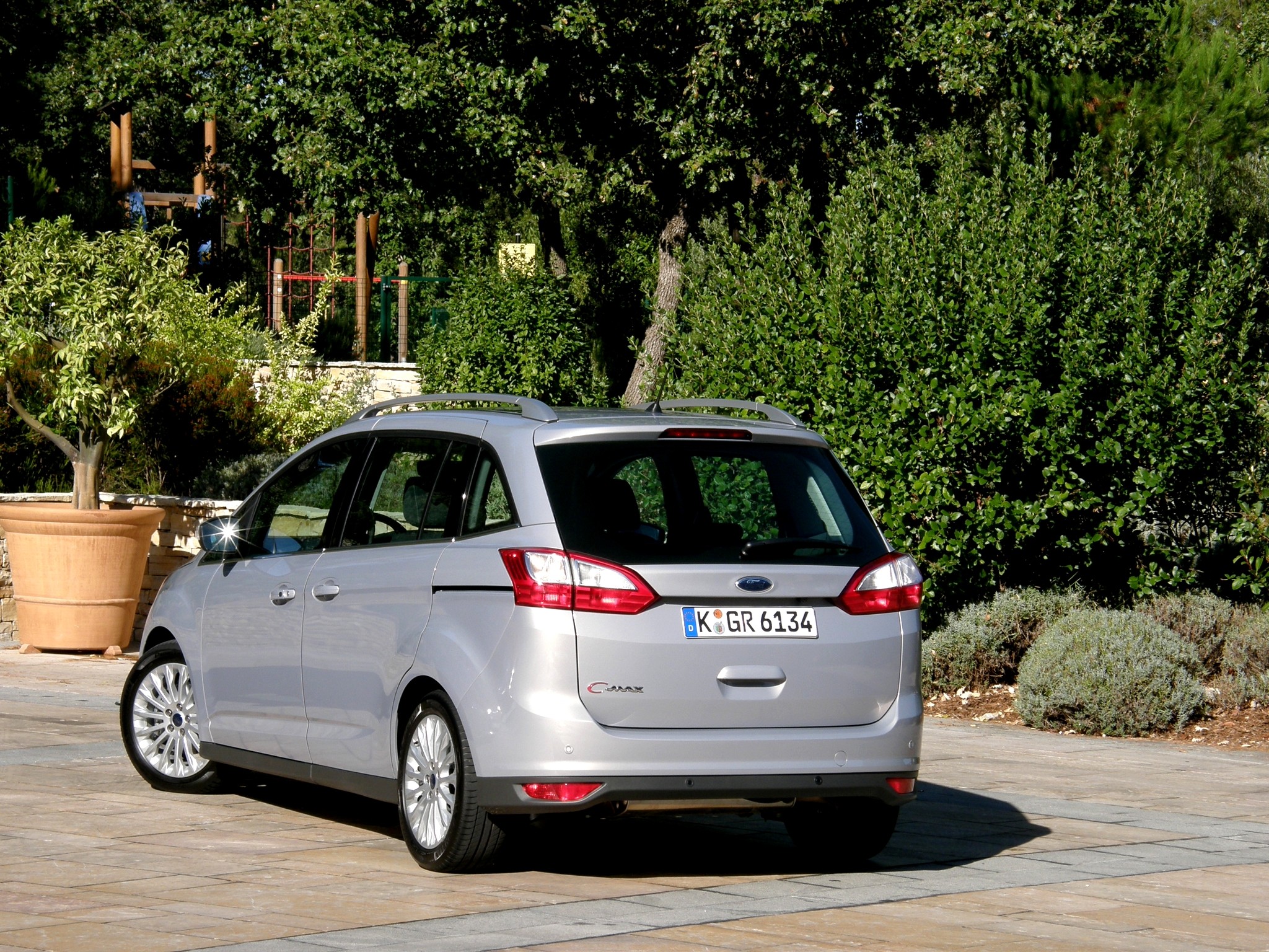 Ford Grand C-Max photo 23