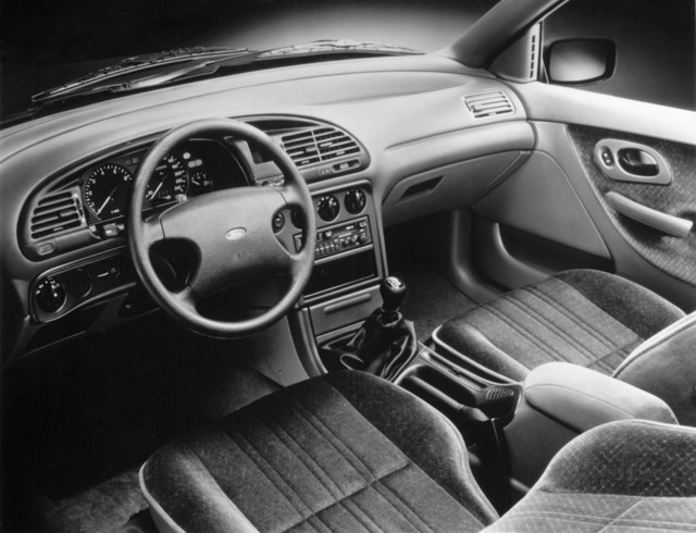 Ford Mondeo Hatchback photo 10