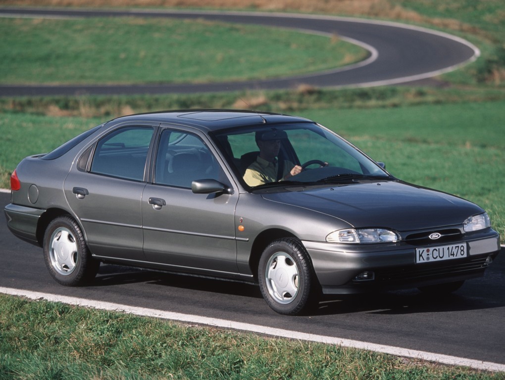 Ford Mondeo Hatchback photo 8