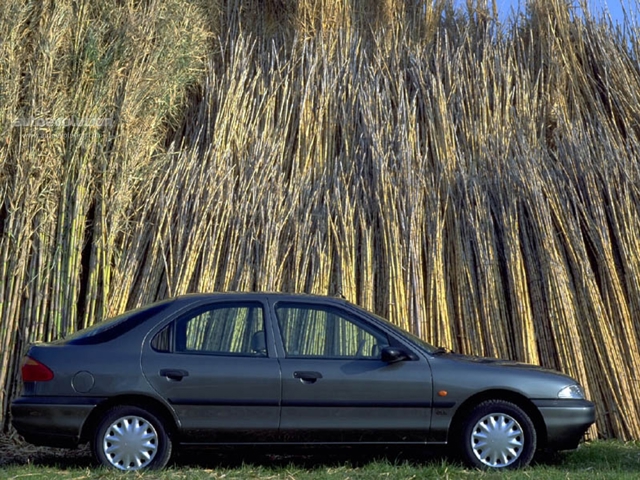 Ford Mondeo Hatchback photo 2