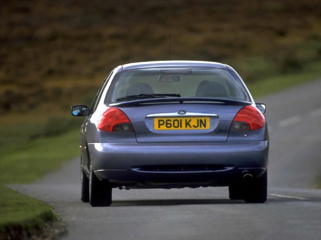 Ford Mondeo Hatchback foto 6