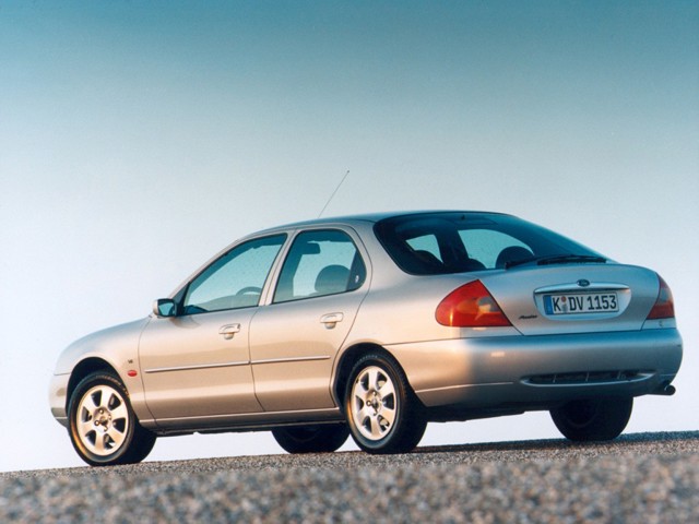 Ford Mondeo Hatchback foto 8