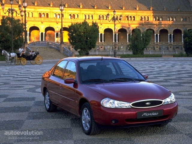 Ford Mondeo Hatchback foto 1