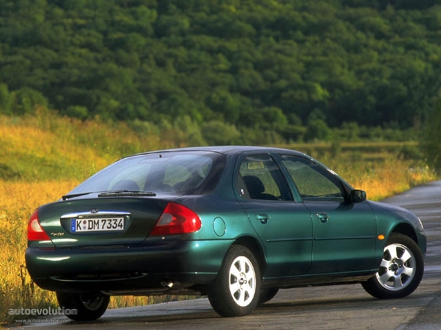 Ford Mondeo Hatchback foto 2