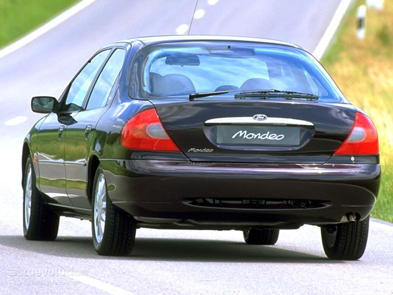 Ford Mondeo Hatchback photo 3