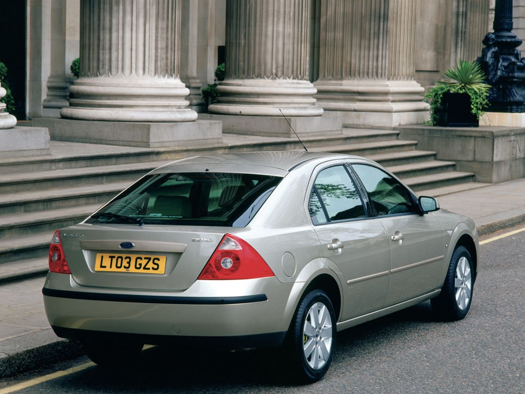 Ford Mondeo Hatchback photo 11