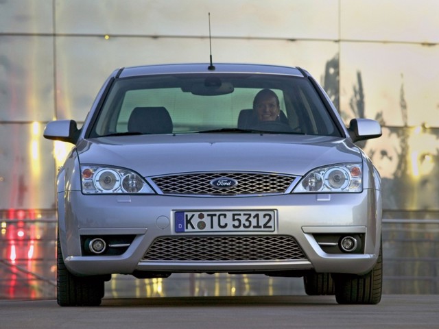 Ford Mondeo Hatchback foto 11