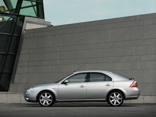 Ford Mondeo Hatchback foto 9