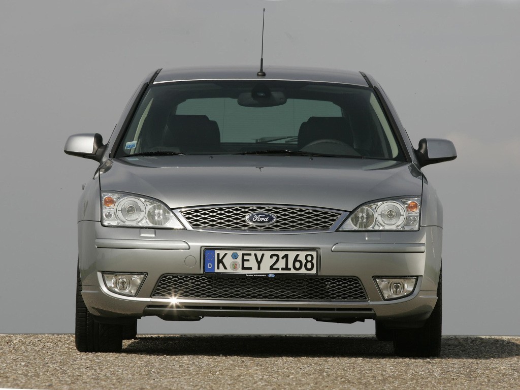 Ford Mondeo Hatchback photo 12
