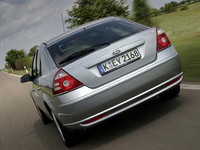 Ford Mondeo Hatchback foto 14