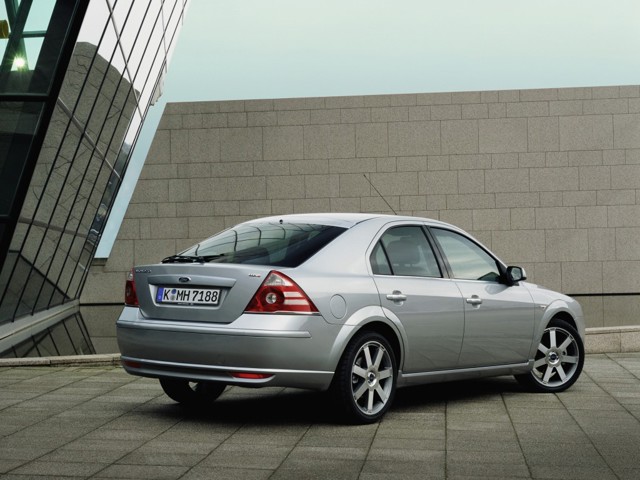 Ford Mondeo Hatchback foto 7