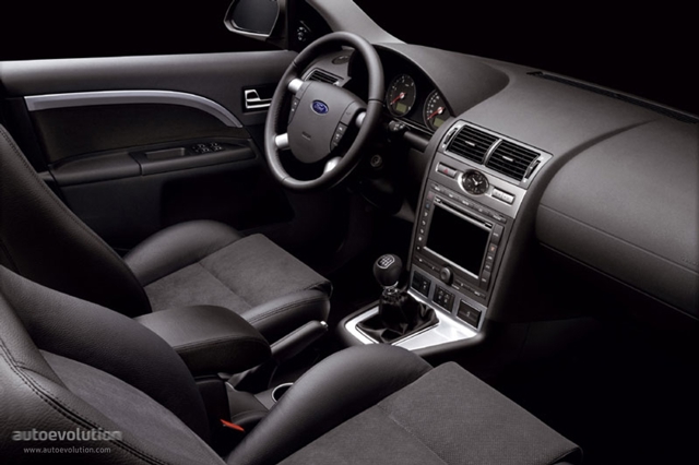 Ford Mondeo Hatchback foto 15