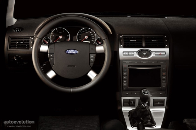 Ford Mondeo Hatchback foto 16