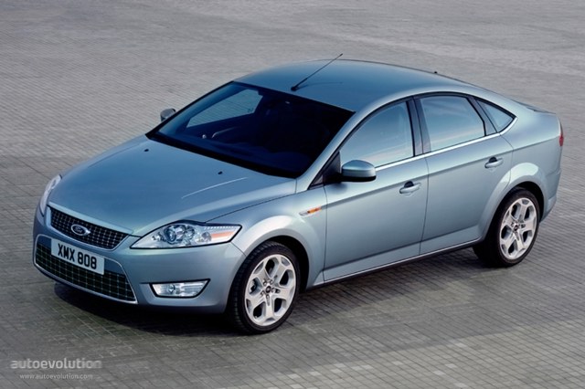 Ford Mondeo Hatchback foto 2