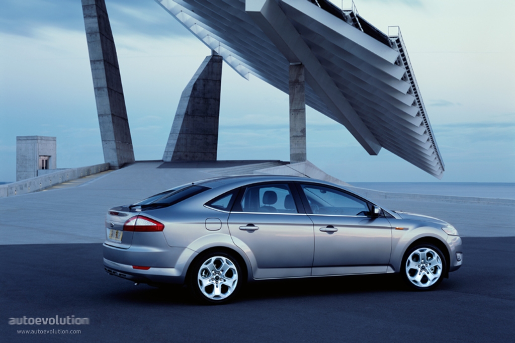 Ford Mondeo Hatchback photo 3