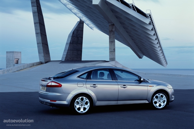 Ford Mondeo Hatchback foto 3