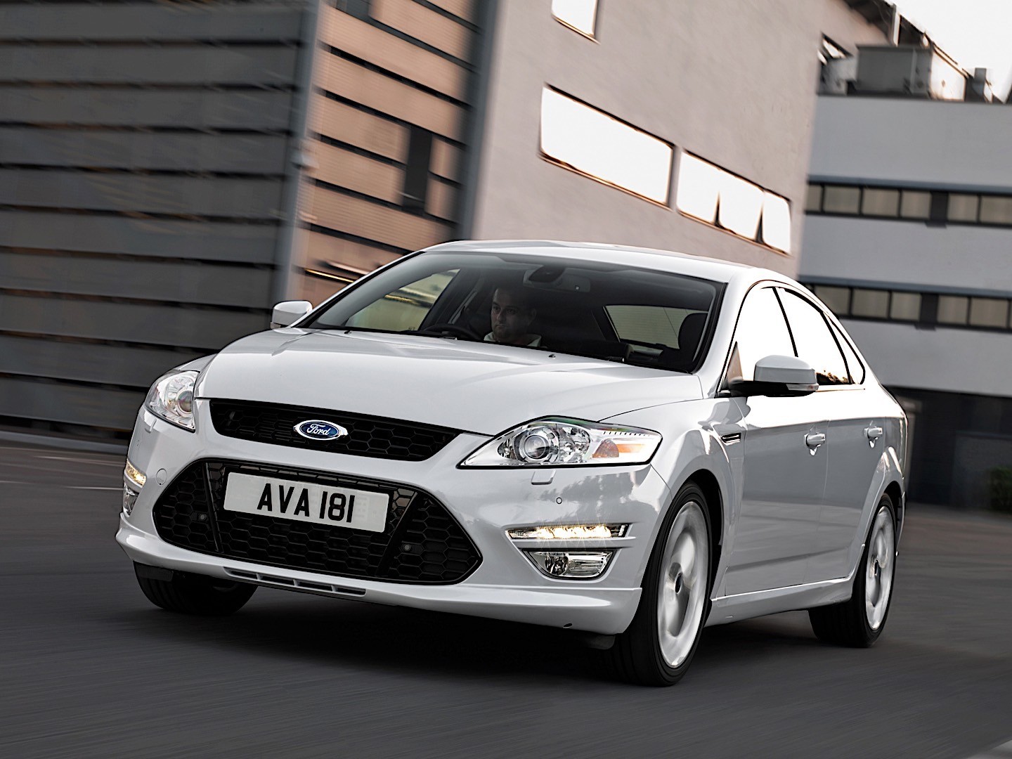Ford Mondeo Hatchback photo 5