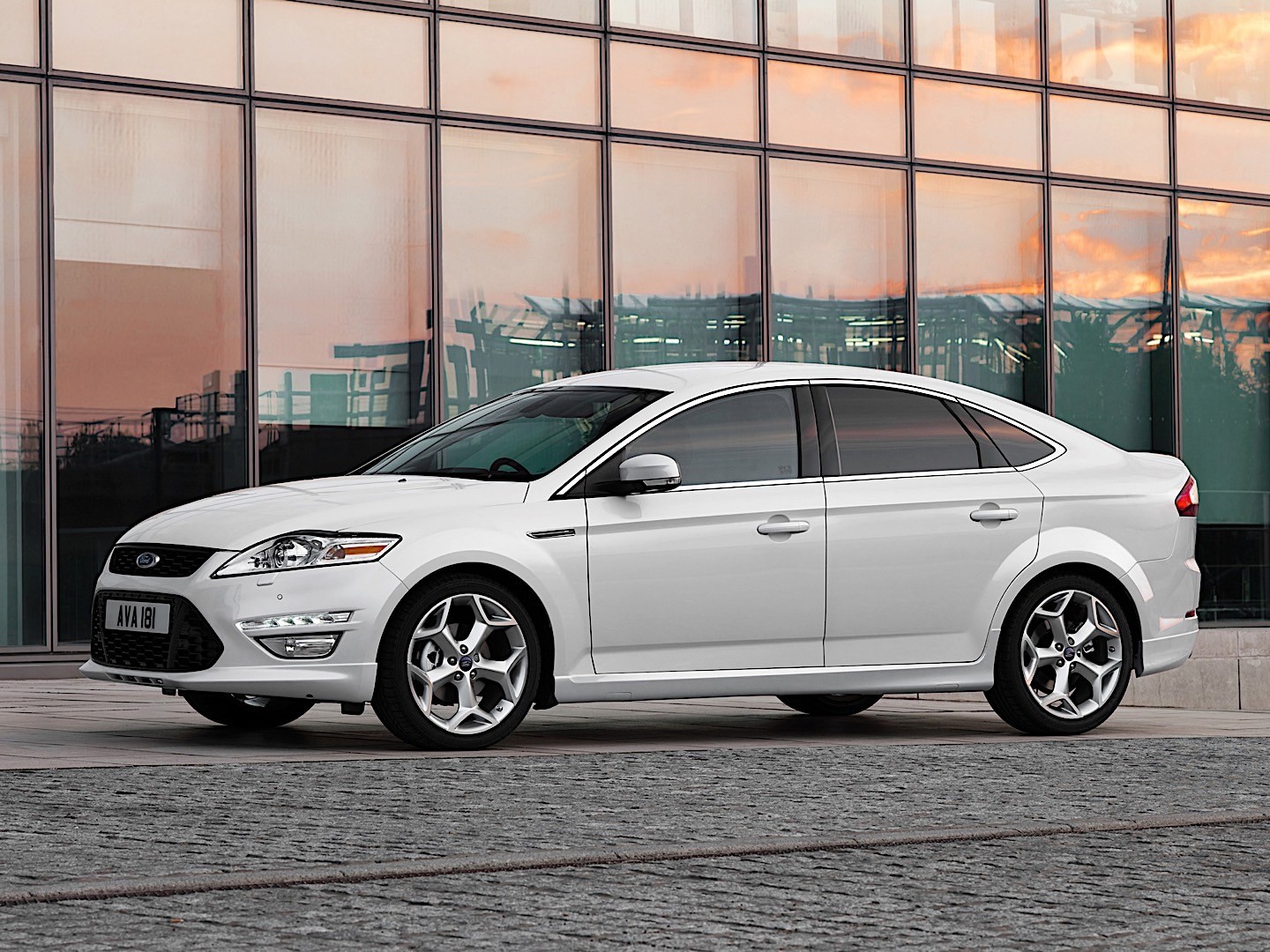 Ford Mondeo Hatchback photo 10