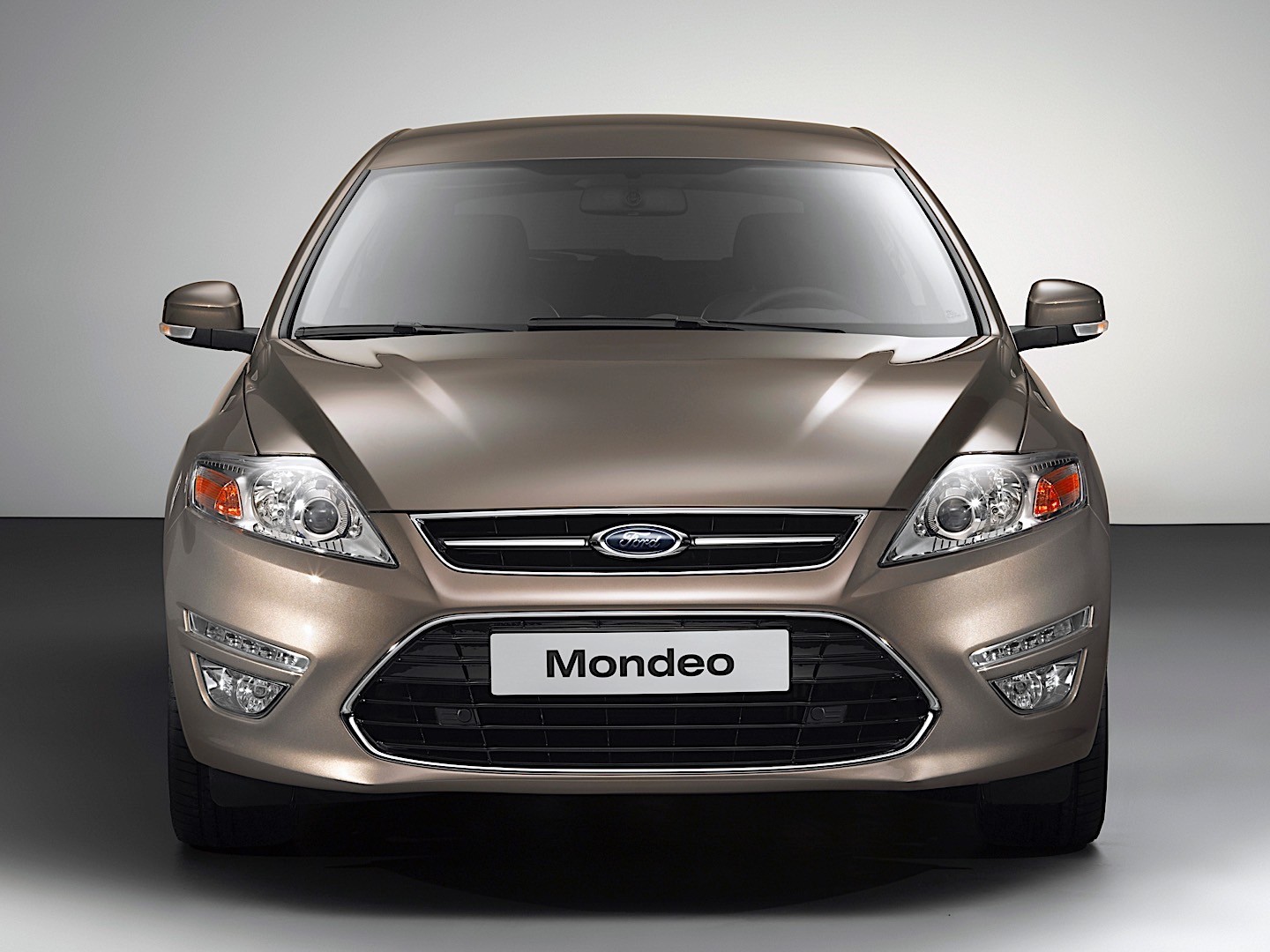 Ford Mondeo Hatchback photo 11