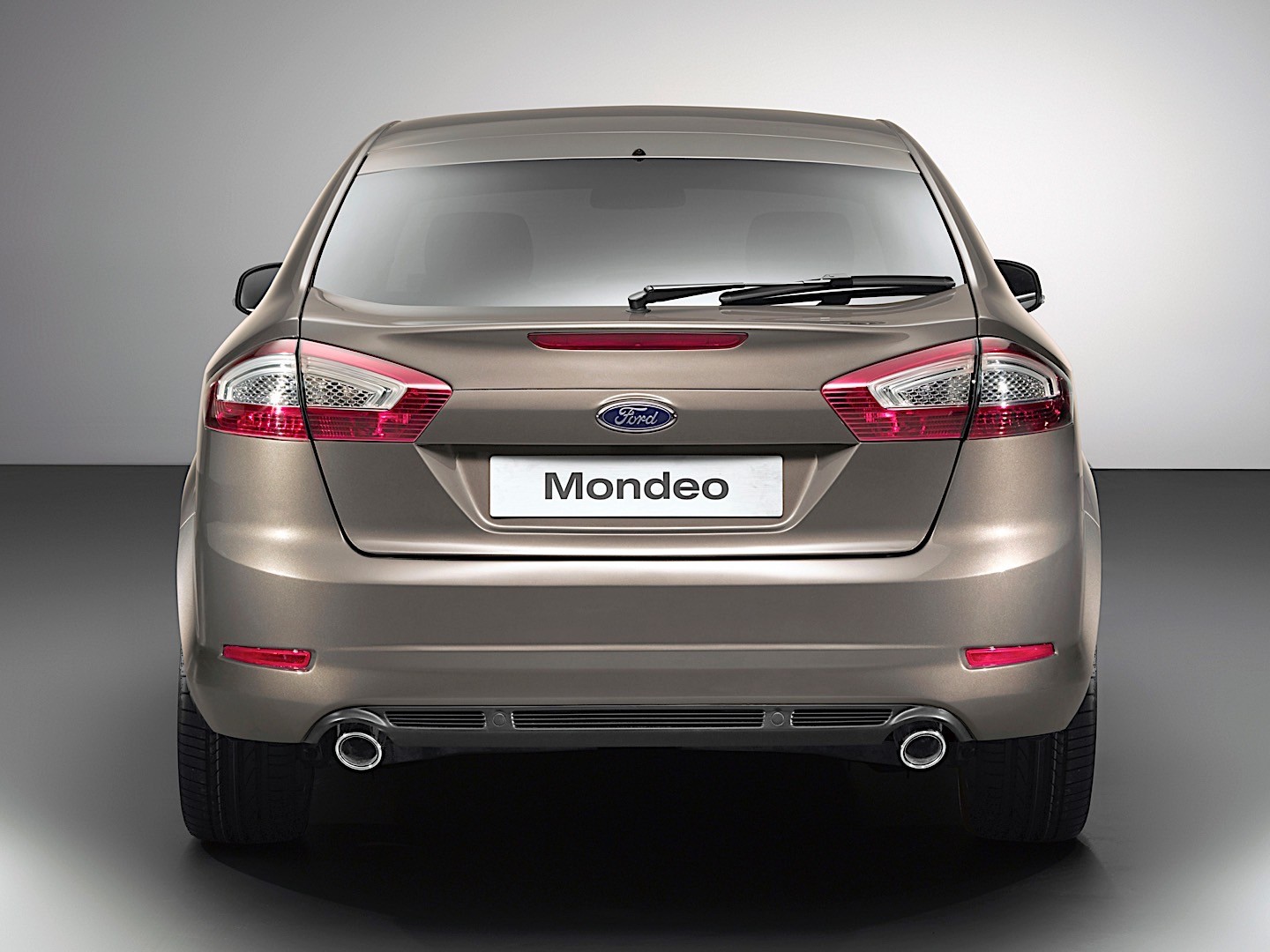Ford Mondeo Hatchback photo 12