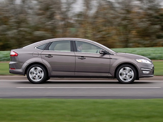 Ford Mondeo Hatchback Foto 13