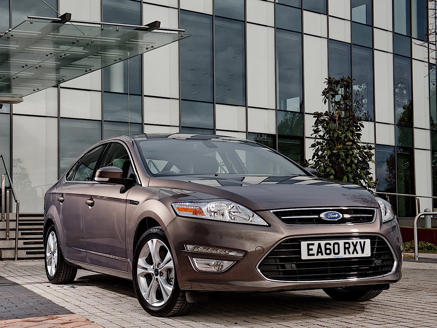 Ford Mondeo Hatchback photo 18