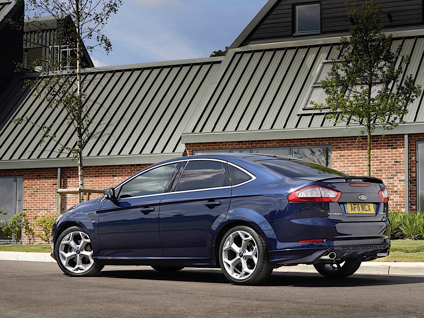 Ford Mondeo Hatchback photo 27