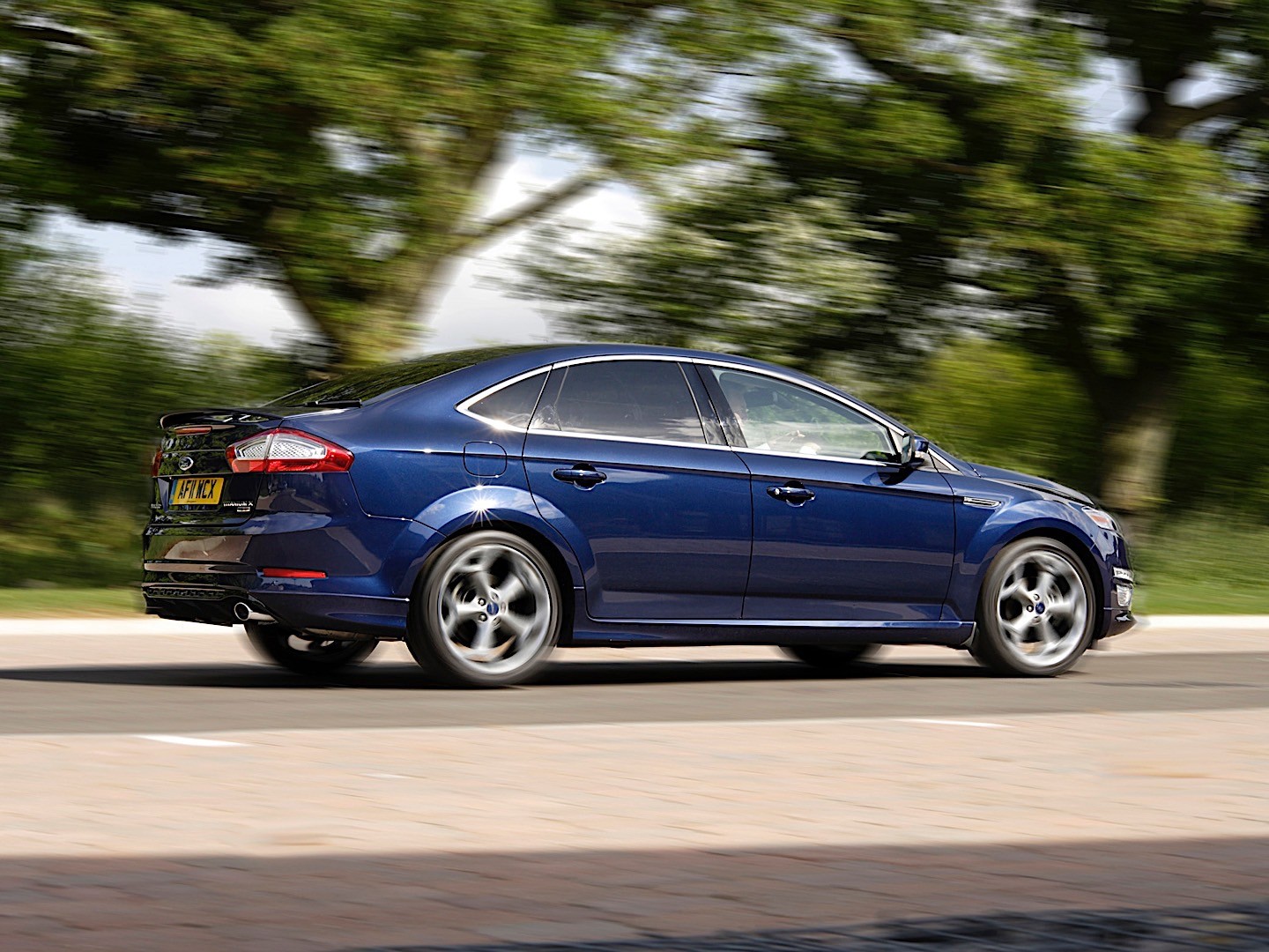 Ford Mondeo Hatchback photo 28