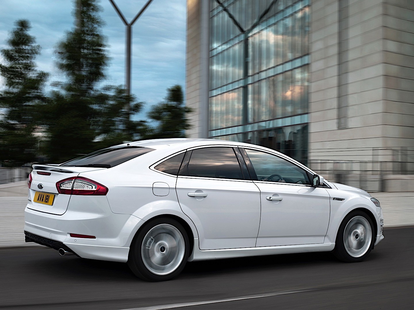 Ford Mondeo Hatchback photo 31
