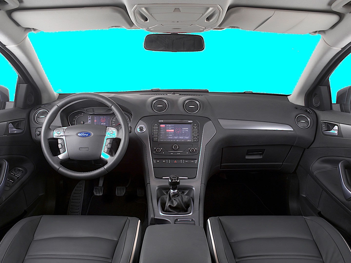 Ford Mondeo Hatchback photo 35