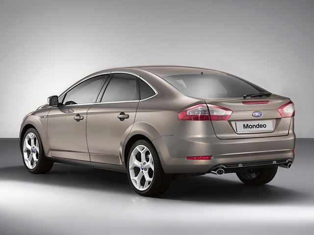 Ford Mondeo Hatchback Foto 2