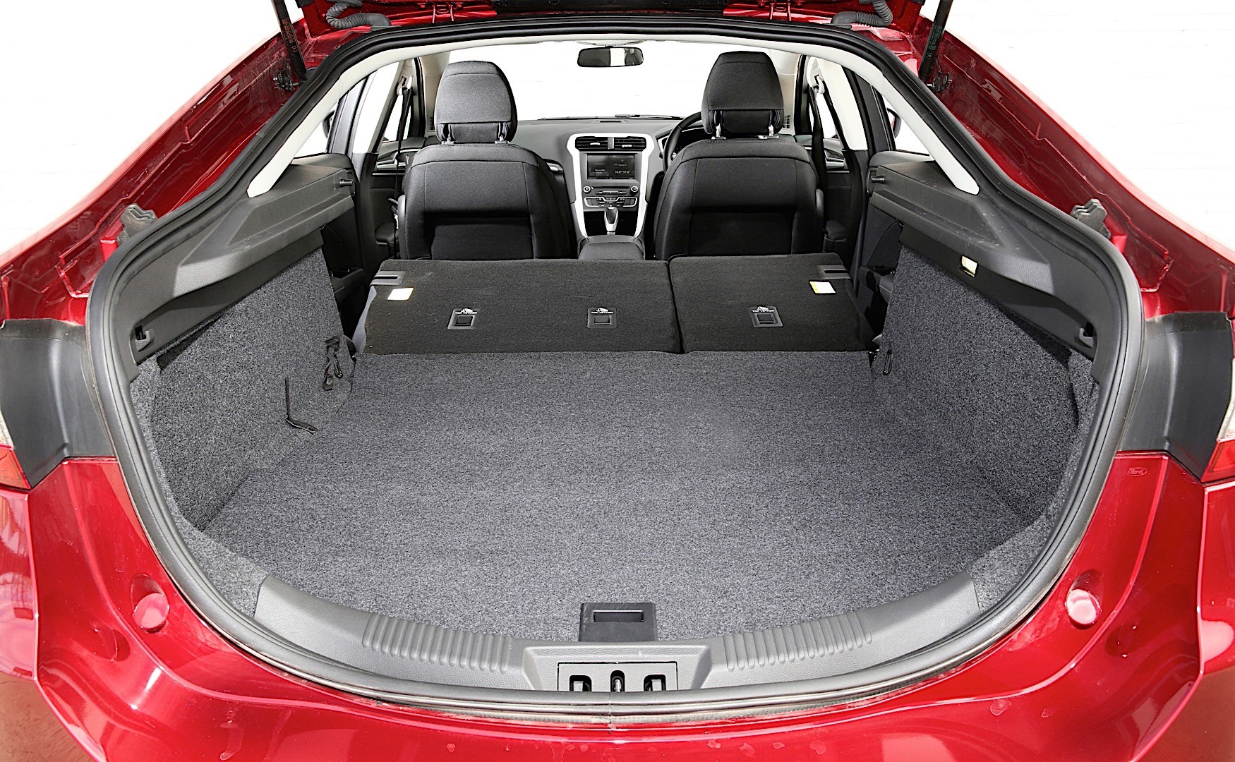 Ford Mondeo Hatchback photo 56