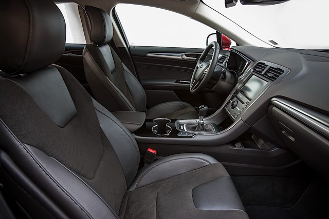 Ford Mondeo Hatchback photo 60