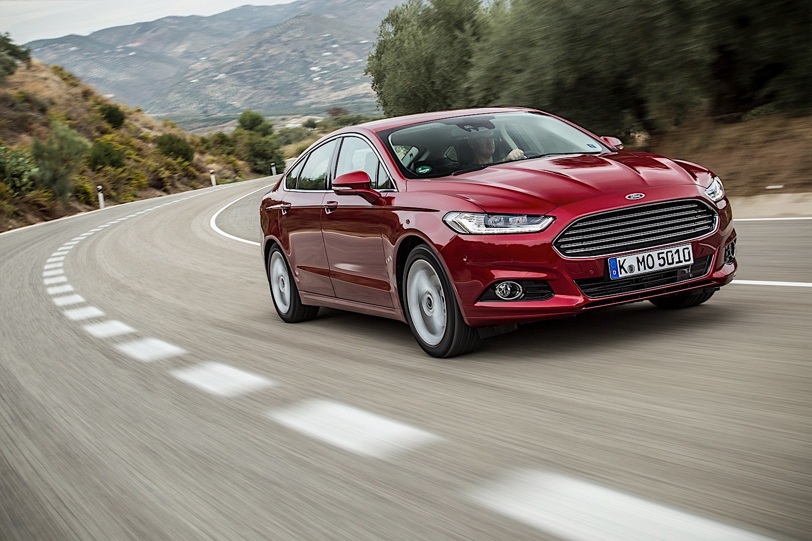 Ford Mondeo Hatchback photo 2