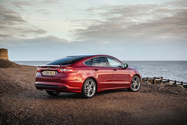 Ford Mondeo Hatchback photo 3